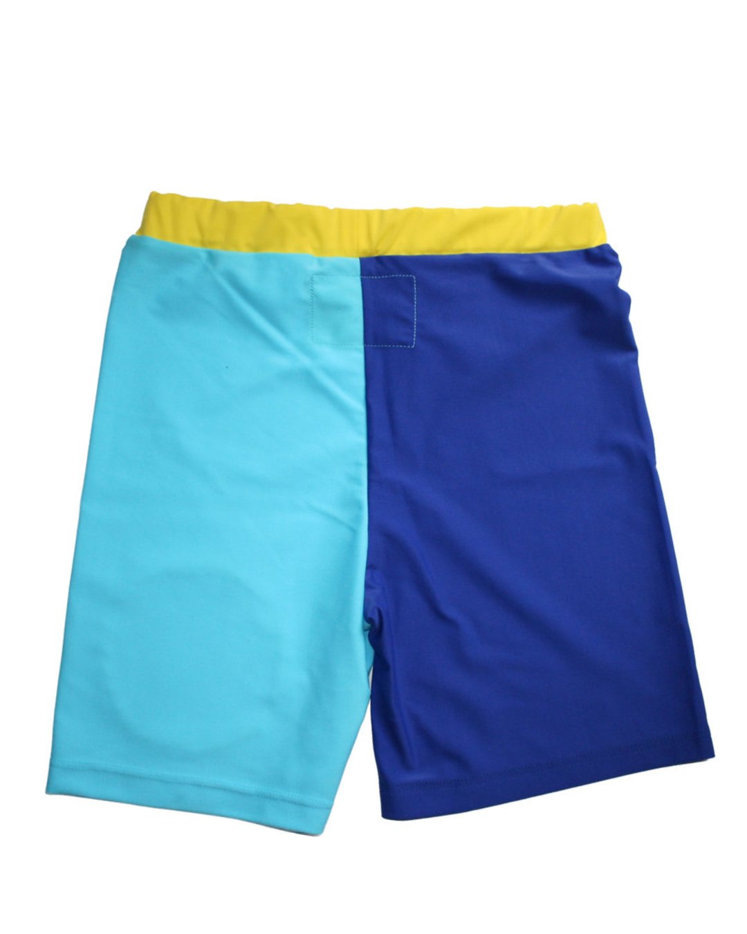 Badehose ein Hosenbein dunkelblau, das andere hellblau mit rundem Piraten Logo