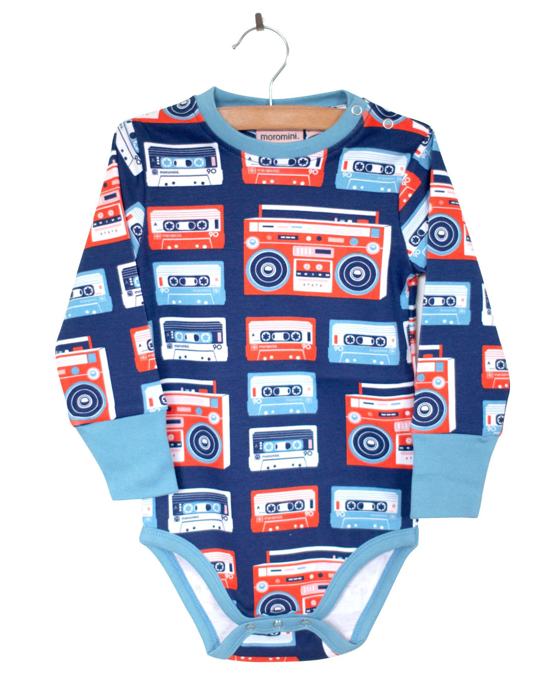 Blauer Retro Body für Babys mit Kassetten und Blaster Print von moromini