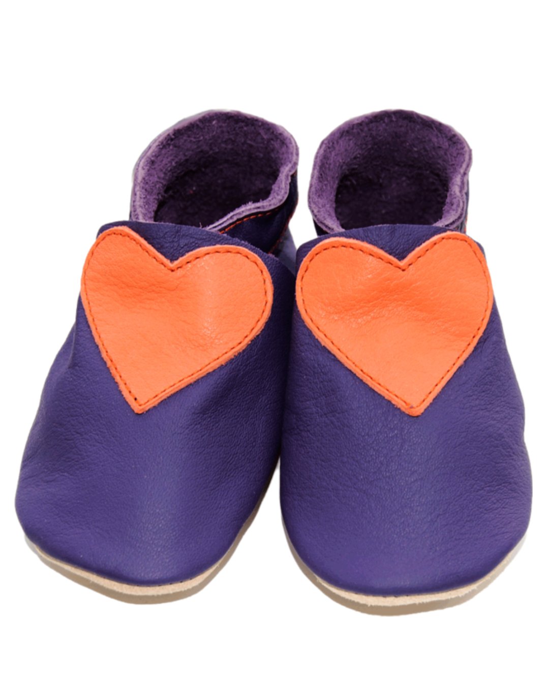 Krabbelschuhe in Lila aus Bioleder mit orangenem Herz