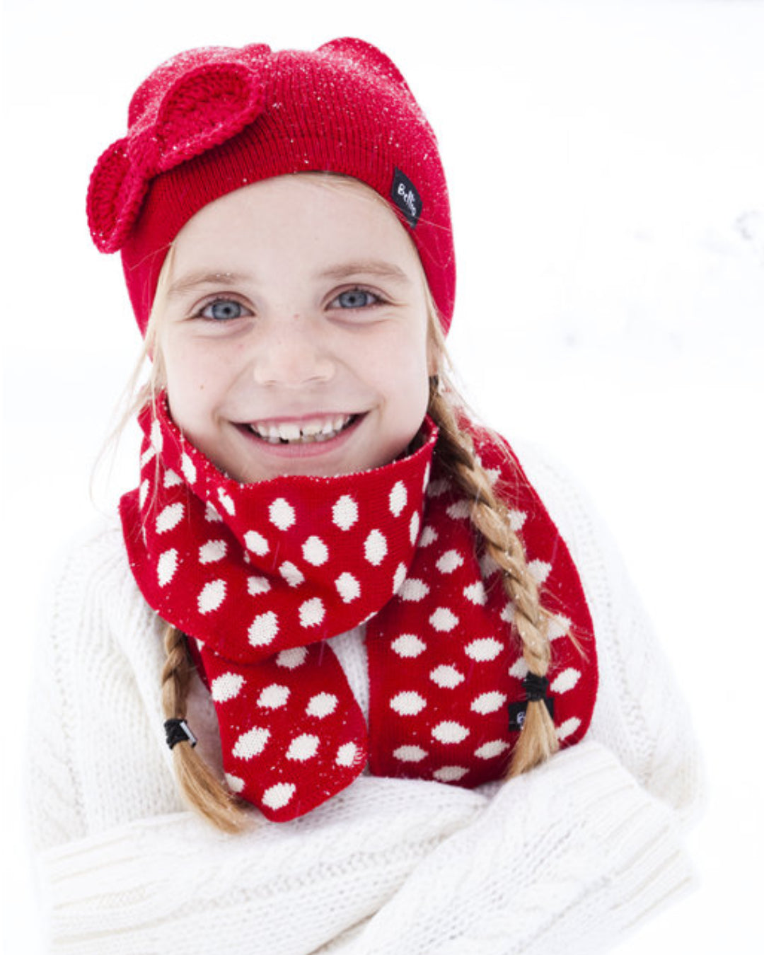 Modell mit Schal und Mütze