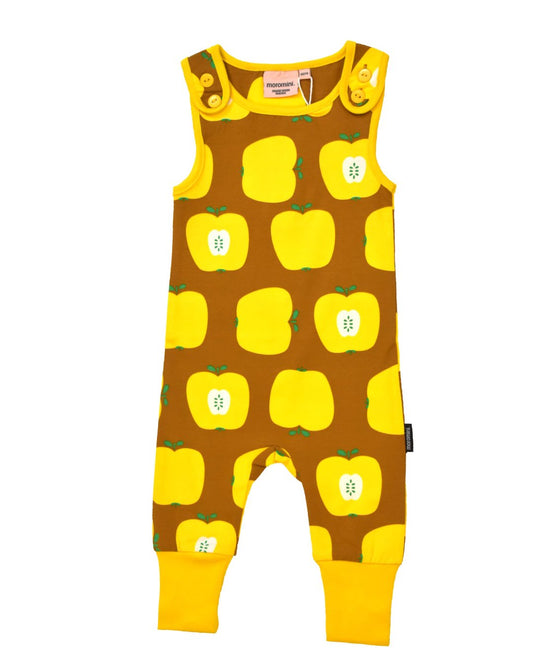 Brauner Babystrampler mit gelben Äpfeln und gelben Bündchen aus Biobaumwolle von moromini
