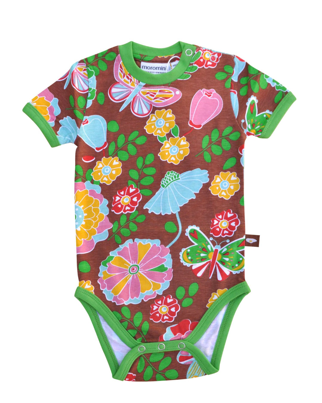 Brauner Babybody aus Biobaumwolle mit bunten Blumen und grünem Kragen und Arm und Beinabschlüssen von moromini