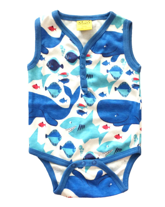 Babybody ohne Arm mit Wale in Blau und Druckknöpfen am Oberteil von DUNS Swerden aus Biobaumwolle 
