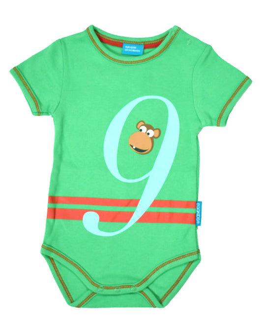 Grüner Babybody mit 9 und Affen Print