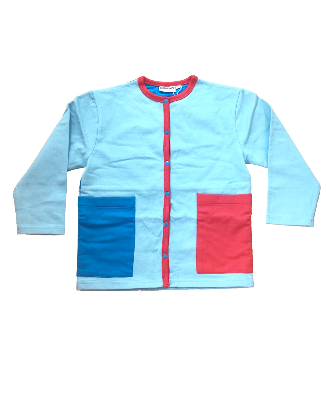 Hellblaue Jacke mit Druckknöpfen und aufgesetzten Taschen in blau und rot für Kinder aus Biobaumwolle von moromini
