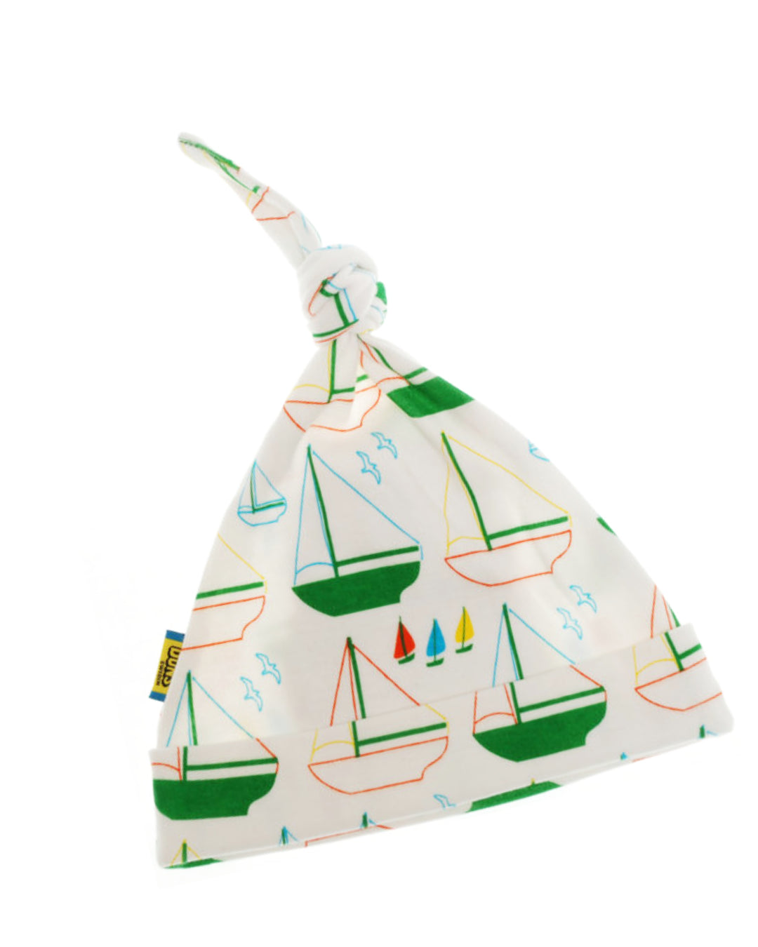 Weiße Zipfelmütze zum Knoten mit Segelbooten für Babys von DUNS Sweden