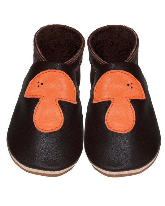 Krabbelschuhe in braun aus Bioleder mit orangenem Pilz