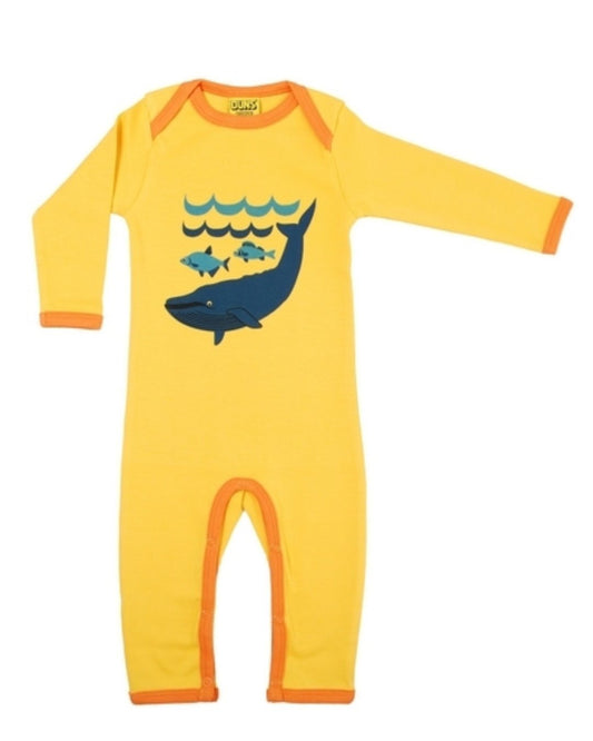 Overall in gelb mit blauem Wal aus Biobaumwolle von DUNS Sweden