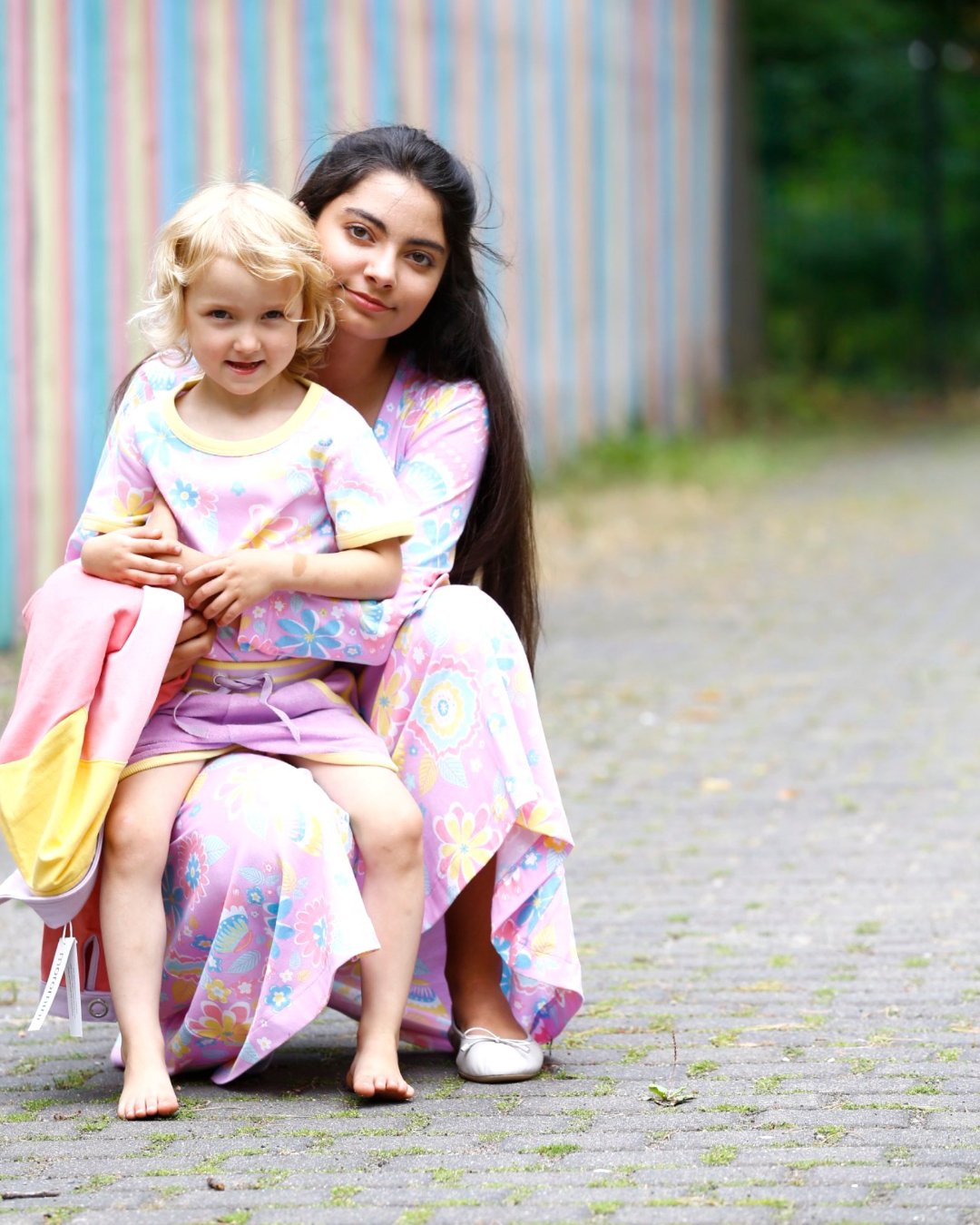 Model mit moromini Kollektion in pastell aus Biobaumwolle 
