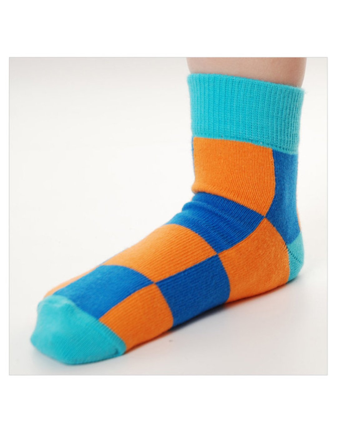 Blau orange gekachelte Socken für Kinder aus Biobaumwolle von DUNS Sweden