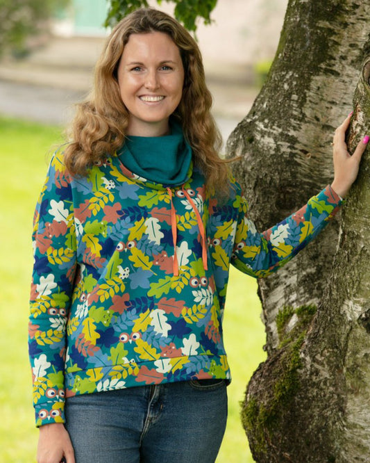 Frau mit piccalilly Sweatshirt aus Biobaumwolle 
